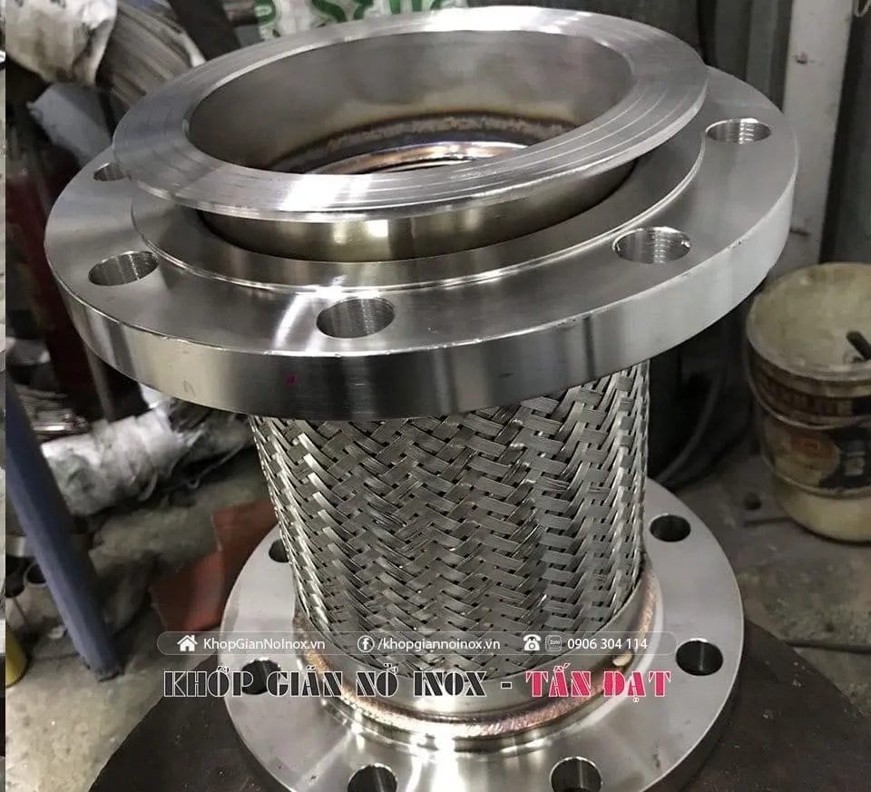 Khớp nối mềm kết nối mặt bích 10K inox một đầu cố định , một đầu xoay – ảnh 1