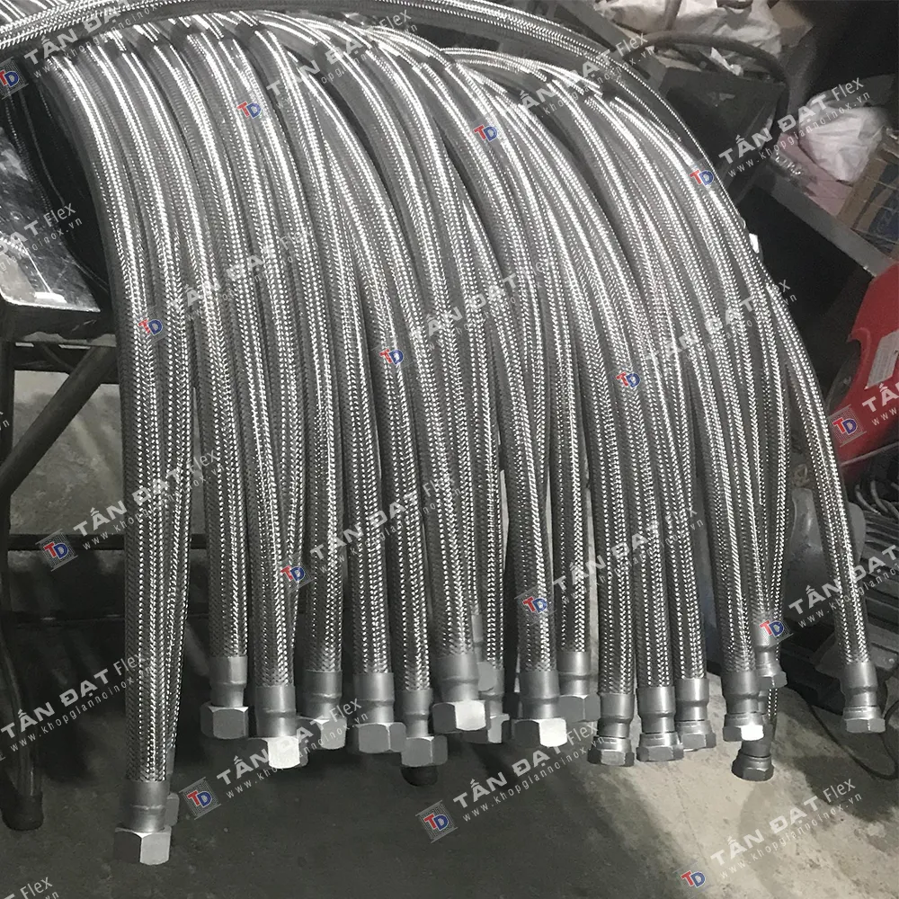 Braided high-temperature stainless steel flexible hose: structure, features, and applications – photo 2
