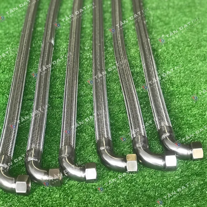 Gia công ống mềm inox một đầu cong một đầu thẳng