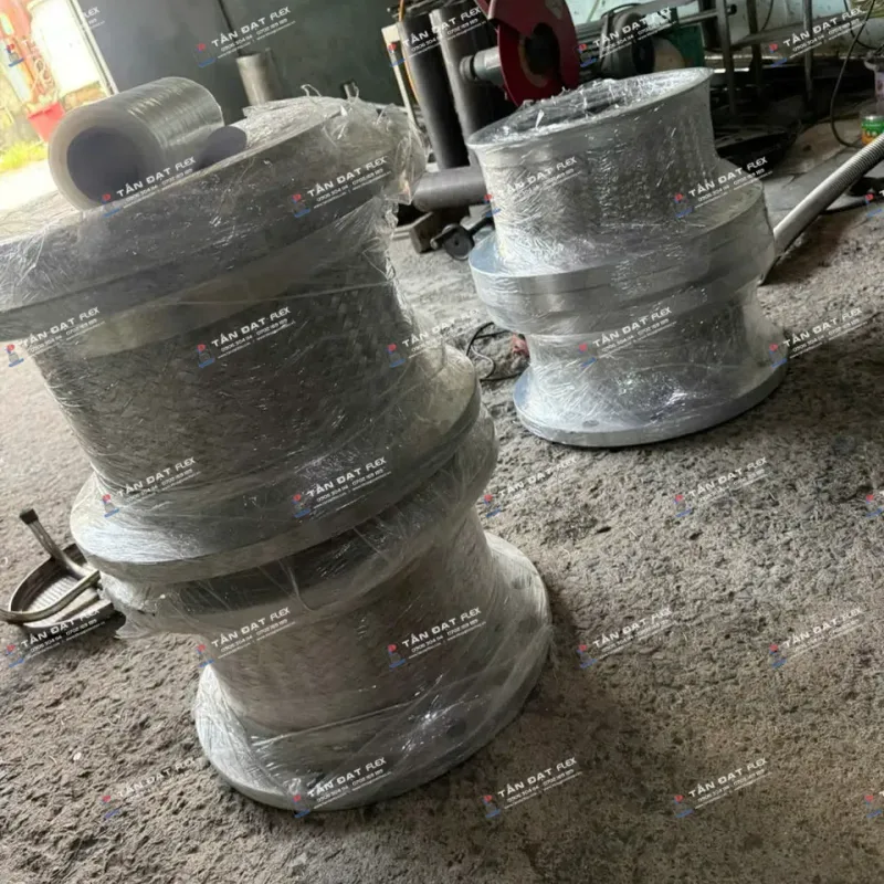 Khớp nối mềm inox 1 đầu mặt bích PN16 xoay DN300 L=300MM