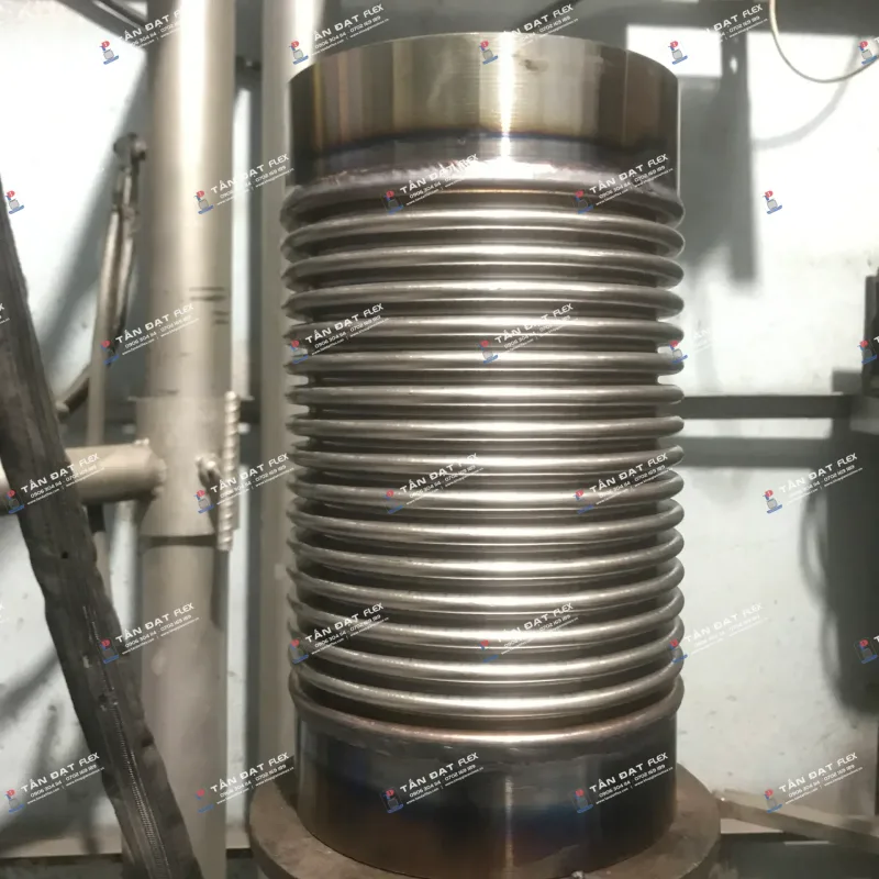 Expansion joints with 4 guiding pasty, unbraided, with inner sleeve for high temperatures