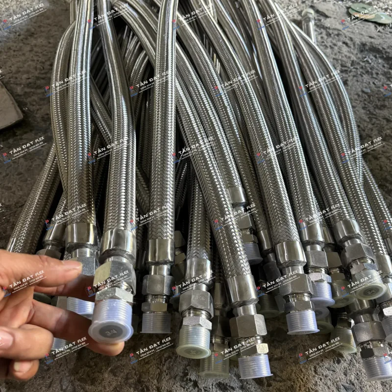 Ống mềm kết nối 2 đầu ren trong côn lõm inox 304
