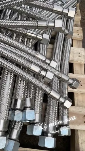 #ốngruộtgàinoxbọclưới óing mền inox chịu nhiệt cao