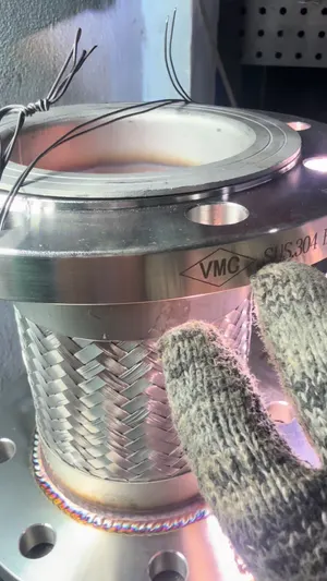 Khớp nối mền inox Hàn 2 đầu mặt Bích #PN16 #inox 1 đầu cố định 1 đầu xoay 2 lớp lưới áp xuất làm việc 25barr áp xuất thử maxximum 37,5bar #khớpgiãnnởinox_Tấnđạt #DN100 #giaconginox