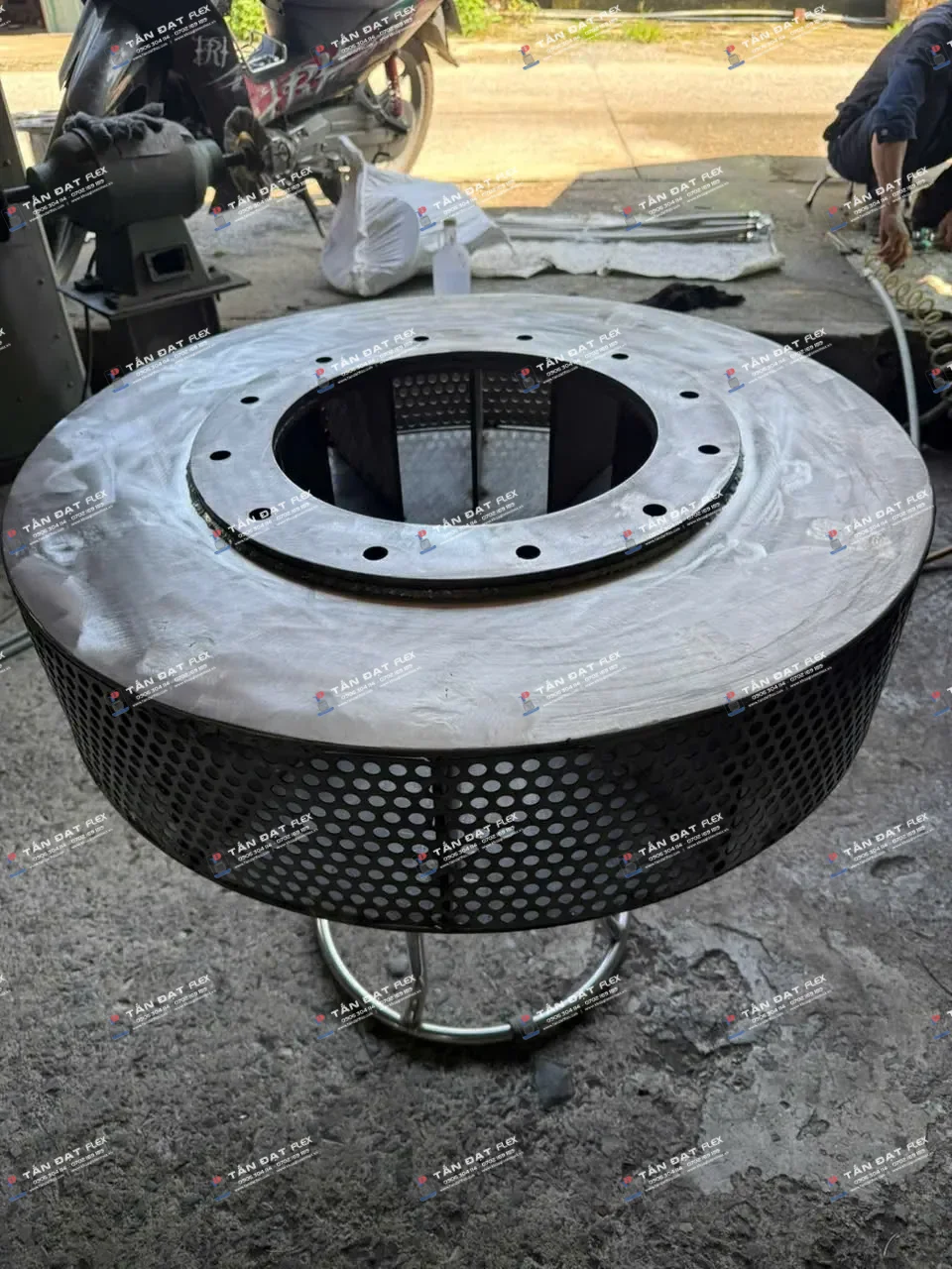 304 stainless steel anti-vortex plate with strainer – image 4