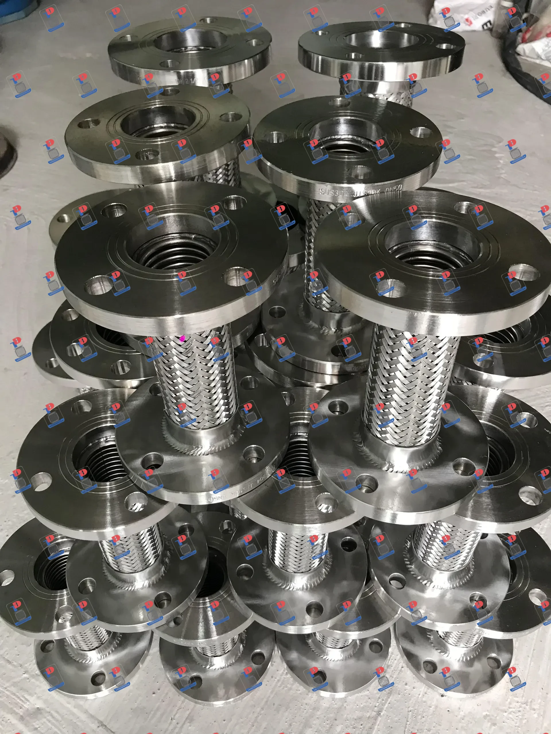 Flanged stainless steel anti-vibration flexible joint