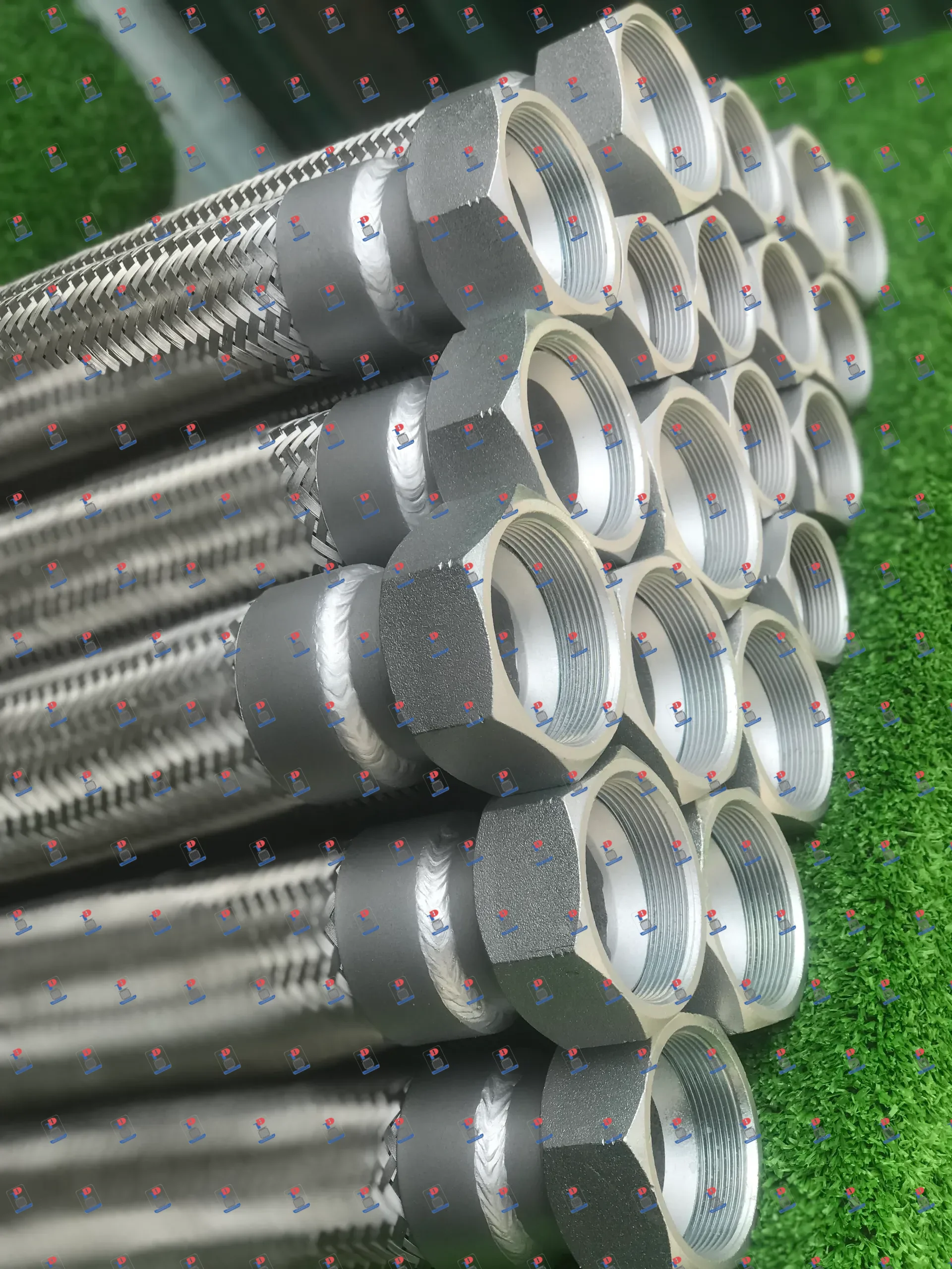 Ống ruột gà inox 304 có lưới bện kết nối đầu ren sắt