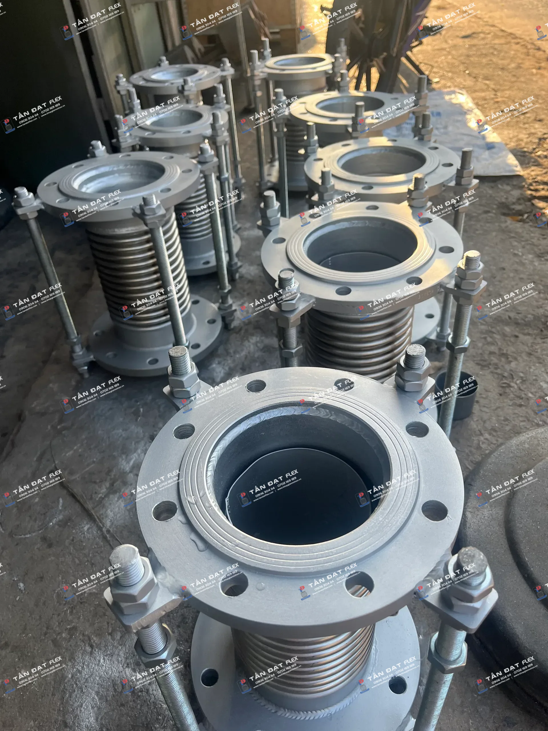 DN125 L=300mm 304 stainless steel pasty expansion joint with carbon steel PN16 flanged connection – image 2