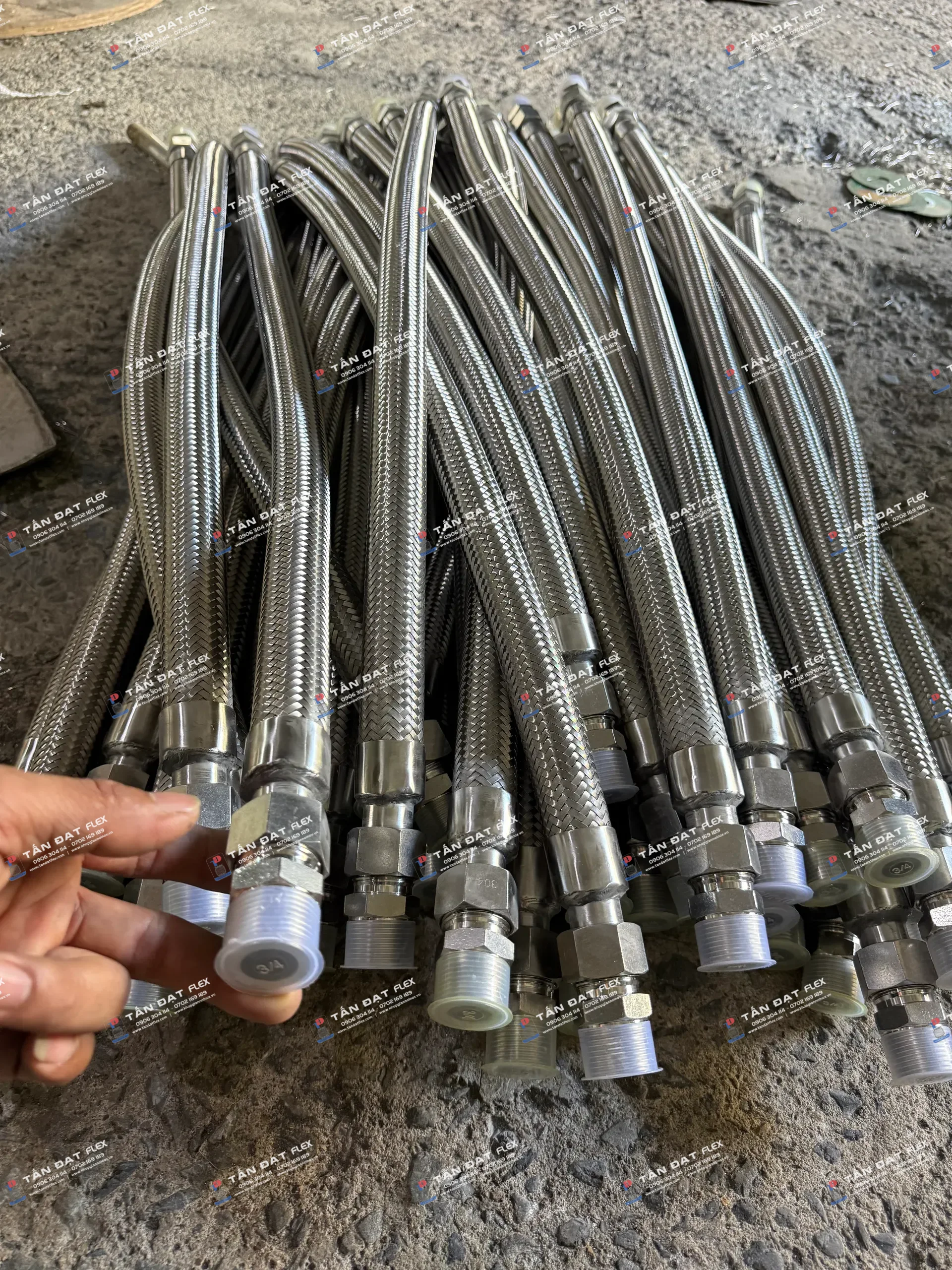 Ống mềm kết nối 2 đầu ren trong côn lõm inox 304